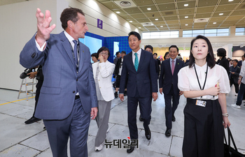 [포토] 프리즈 서울 찾은 오세훈 서울시장