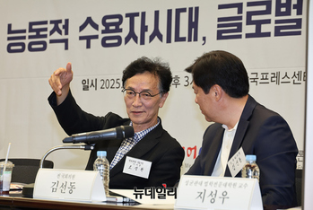 [포토] 대화나누는 조성환-김선동