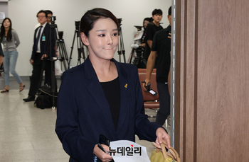 [포토] 조국당 대변인 탈당 "당이 성추행 피해 외면"