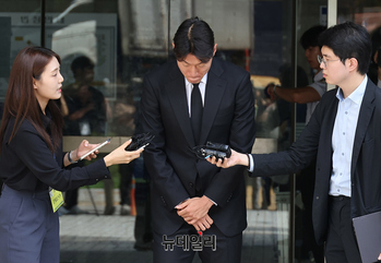 [포토] 고개숙인 황의조, 항소심서 집행유예