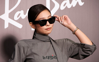 [영상] 썬글라스 쓰고 등장한 제니