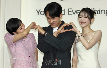 [포토] 은중과 상연, 수줍은 포토타임