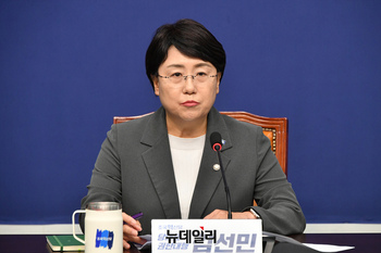 [포토] 성비위 사건 관련 입장 밝히는 김선민 조국당 대표 권한대행