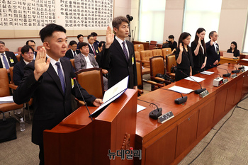 [포토] 검찰개혁 공청회서 증인선서 하는 이희동 부산고검 검사