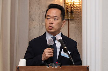 [포토] 한국선진화포럼 20주년 세미나, 발제하는 김동호 중앙일보 논설위원