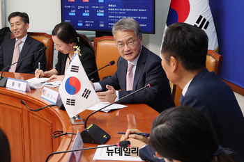 [포토] 정청래 대표 찾은 조셉 윤 대사대리