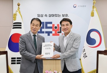 김진태 지사, 보훈부에 '참전 명예수당' 배우자 승계 건의 … 보훈부 장관 