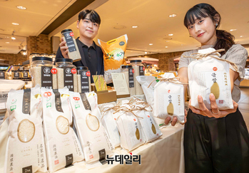 [포토] 현대백화점 "올해 첫 수확한 '햅쌀' 맛보세요"