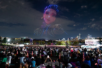 [포토] 서울 하늘 등장한 케데헌 '루미'