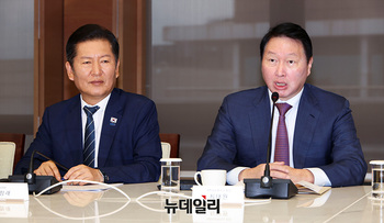 [포토] 모두발언하는 최태원 회장 