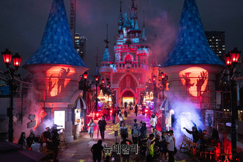 [포토] 롯데월드 어드벤처, 귀여운 포켓몬부터 호러 마을까지...가을시즌 축제 개막