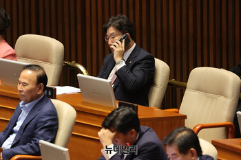 [포토] 본회의 참석한 권성동 국민의힘