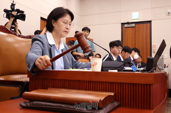 [포토] 의사진행 하는 추미애 법제사법위원장