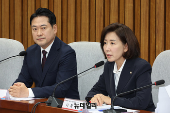 [포토] 검찰해체·인민재판부설치 청문회서 발언하는 나경원 의원