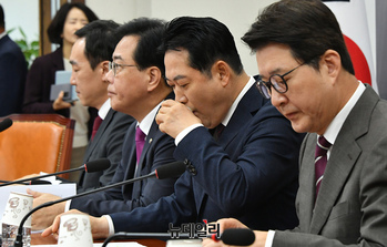 [포토] 물 마신 장동혁 국민의힘 당대표