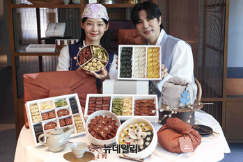 [포토] 신세계백화점 "올 추석 한국의 맛과 멋 담은 선물세트 어때요"