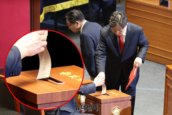 [포토] 본인 체포동의안 찬성표 던진 권성동 국민의힘 의원