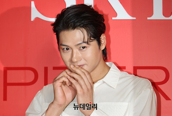 [포토] 펜싱선수 오상욱 '피부 관리 하세요'