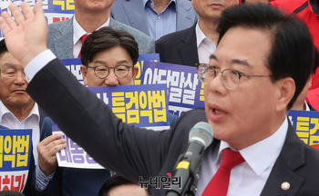 [포토] 독재정치 규탄대회 참석한 권성동 국민의힘 의원