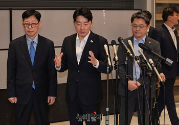 [포토] 브리핑하는 강훈식 대통령 비서실장 