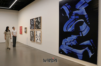[포토] 대구신세계 "추상미술 작품 만나보세요"