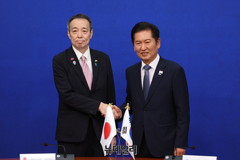 [포토] 주한일본대사 만난 정청래 더불어민주당 대표 