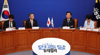 [포토] 미즈시마 고이치 주한일본대사와 환담 나누는 정청래 대표