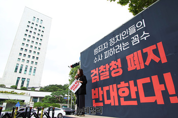 [포토] 집회서 발언하는 박소영 대표