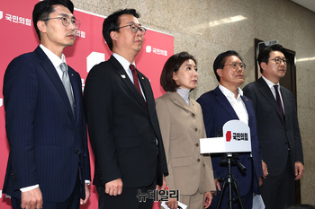 [포토] 간사부결 관련 기자회견 하는 국민의힘 법사위원들