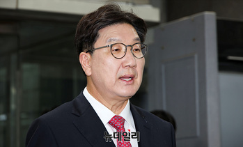 [포토] 입장 밝히는 권성동 의원 