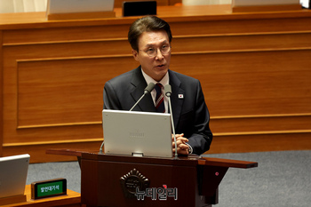 [포토] 답변하는 김민석 국무총리