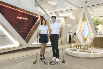 [포토] 신세계백화점, 마제스티 팝업서 글로벌 단독 '25년 서브라임 라인' 선공개 