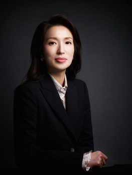 임시 주총 안건 정정한 영원무역 … 차녀 성래은 부회장 역할 강화·승계 주목