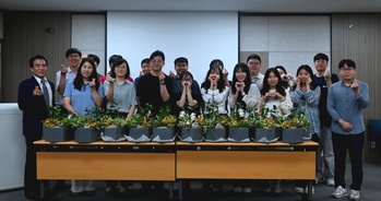 화성도시공사, 요양원에 ‘초록 나눔’… 맞춤형 화분 30개 기부