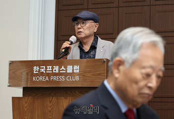 [포토] 할미꽃당신 서평하는 김전 문학평론가