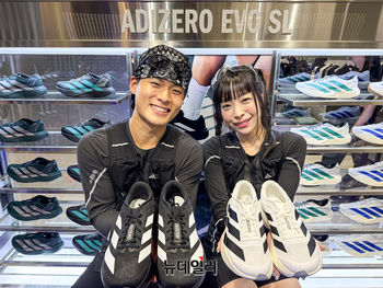 [포토] 현대백화점, 더현대 서울서 '아디다스 러닝화' 팝업 진행