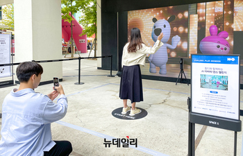 [포토] 현대프리미엄아울렛 스페이스원 "흰디와 함께 춤추러 오세요"