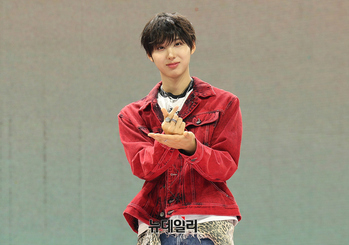 [포토] 킥플립 주왕 '겸손한 손하트'