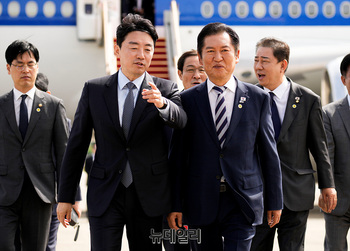 [포토] 이재명 대통령 환송 마친 강훈식·정청래 