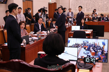 [포토] 질서유지권 발동한 추미애 법사위원장