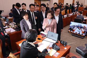 [포토] 국민의힘 의사진행 발언 요구...추미애 '묵묵부답