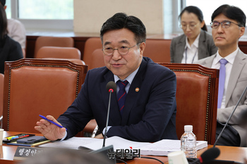 [포토] 국회서 답변하는 윤호중 행정안전부 장관