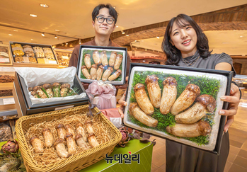 [포토] 현대백화점 "추석 선물세트로 '자연산 송이버섯' 만나보세요"