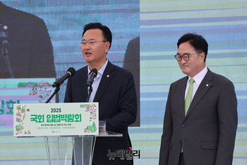 [포토] 입법박람회 찾은 유상범 원내수석부대표