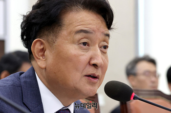 [포토] 국정조사 청문회서 답변하는 김영환 충북지사