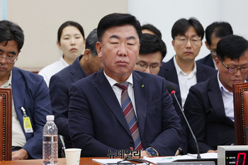 [포토] 국조 청문회 출석한 이범석 청주시장