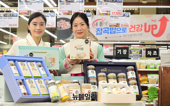 [포토] 농협유통 하나로마트, 쌀쌀해진 환절기에 좋은 양곡 선물 추천해요