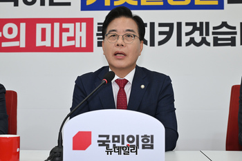 [포토] 취임 100일 기자회견 갖는 송언석 원내대표