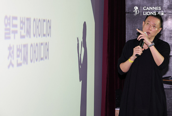 [포토] 2025 칸라서 '사자와 말하는 법' 강연하는 황성필CD