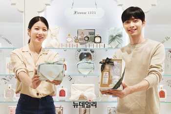 [포토] 신세계백화점 "올 추석엔 향기 선물하세요"